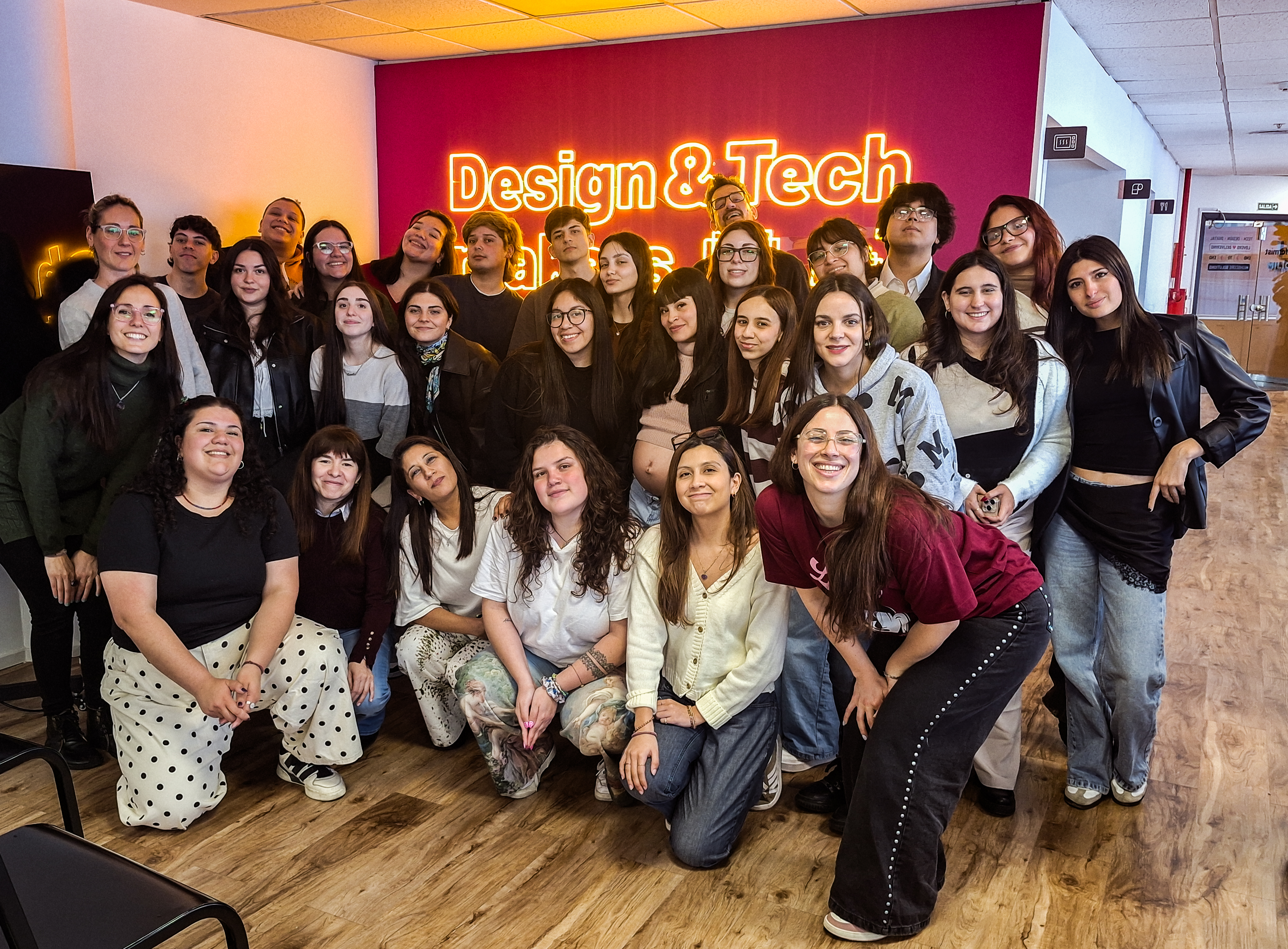 Estudiantes de Nueva Escuela visitaron Nonconformist